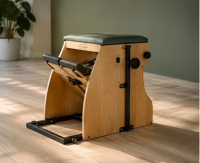 Chair de Pilates en bois, assise verte et pédale à ressorts